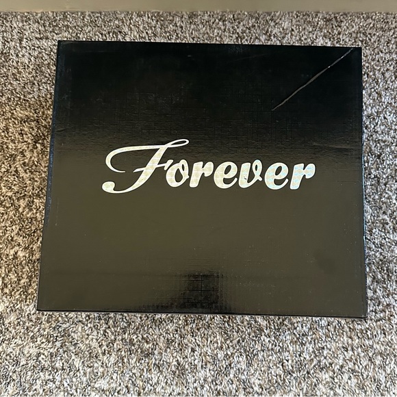 New brown Chelsea boots - Picture 3 of 9